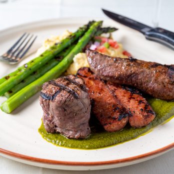 Bonnell’s Fine Texas Cuisine signature dishes Whole Beef Tenderloin
Grilled Semi-Boneless Quail
Sauteéd Green Bean Almondine